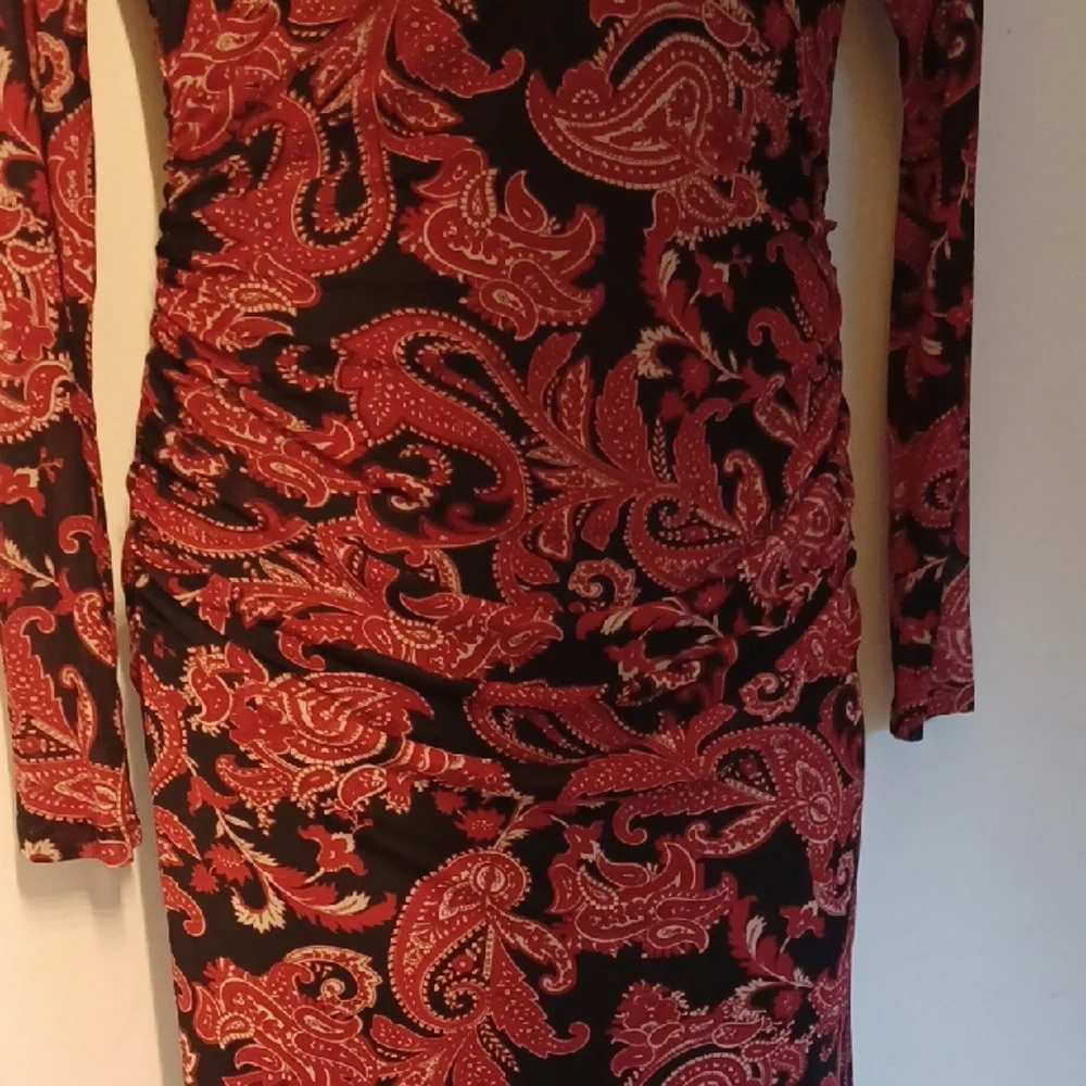 NWT Tommy Hilfiger Red and Black Paisley Long Sleeve Dress - Picture 6 of 11